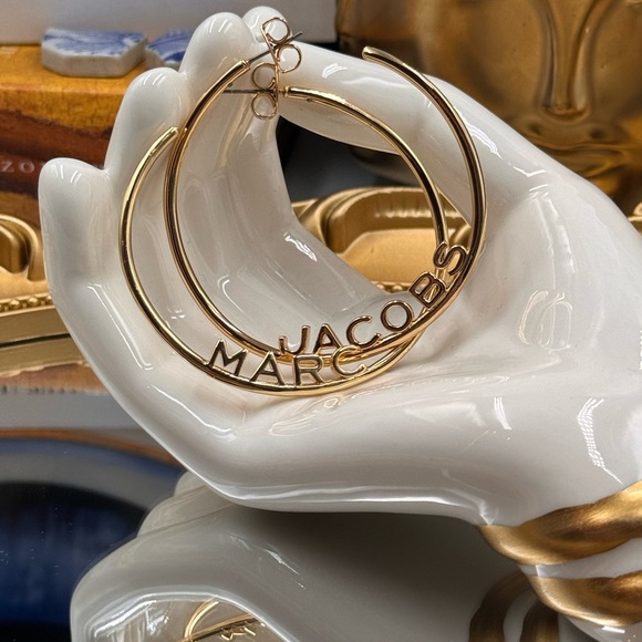 🆕 MARC JACOBS 🧿 NWOT Gold 'The Monogram Hoop' Oversize Earrings - Picture 12 of 15